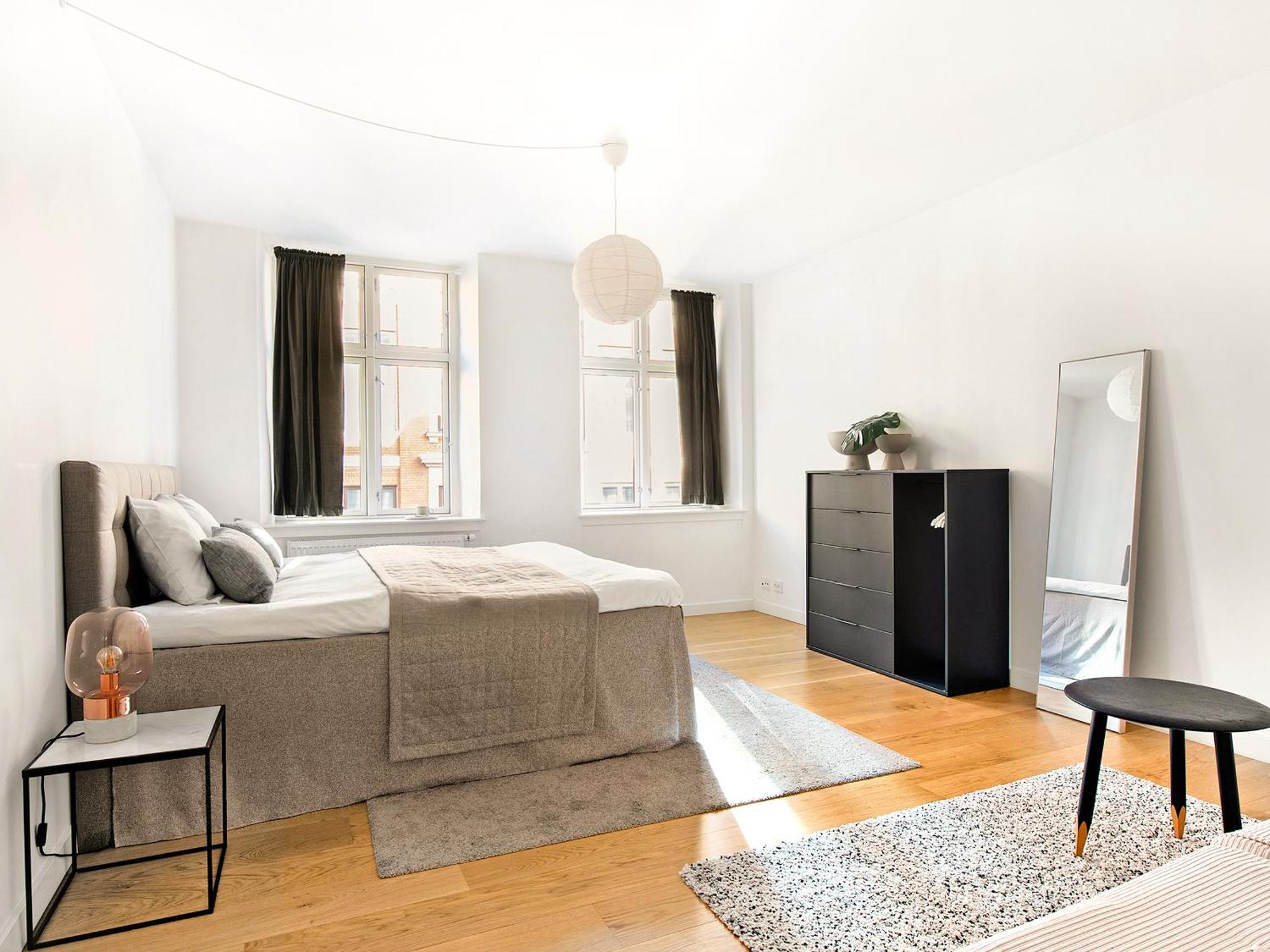 Sanders Leaves - Charming Three-bedroom In Downtown Lejlighed *