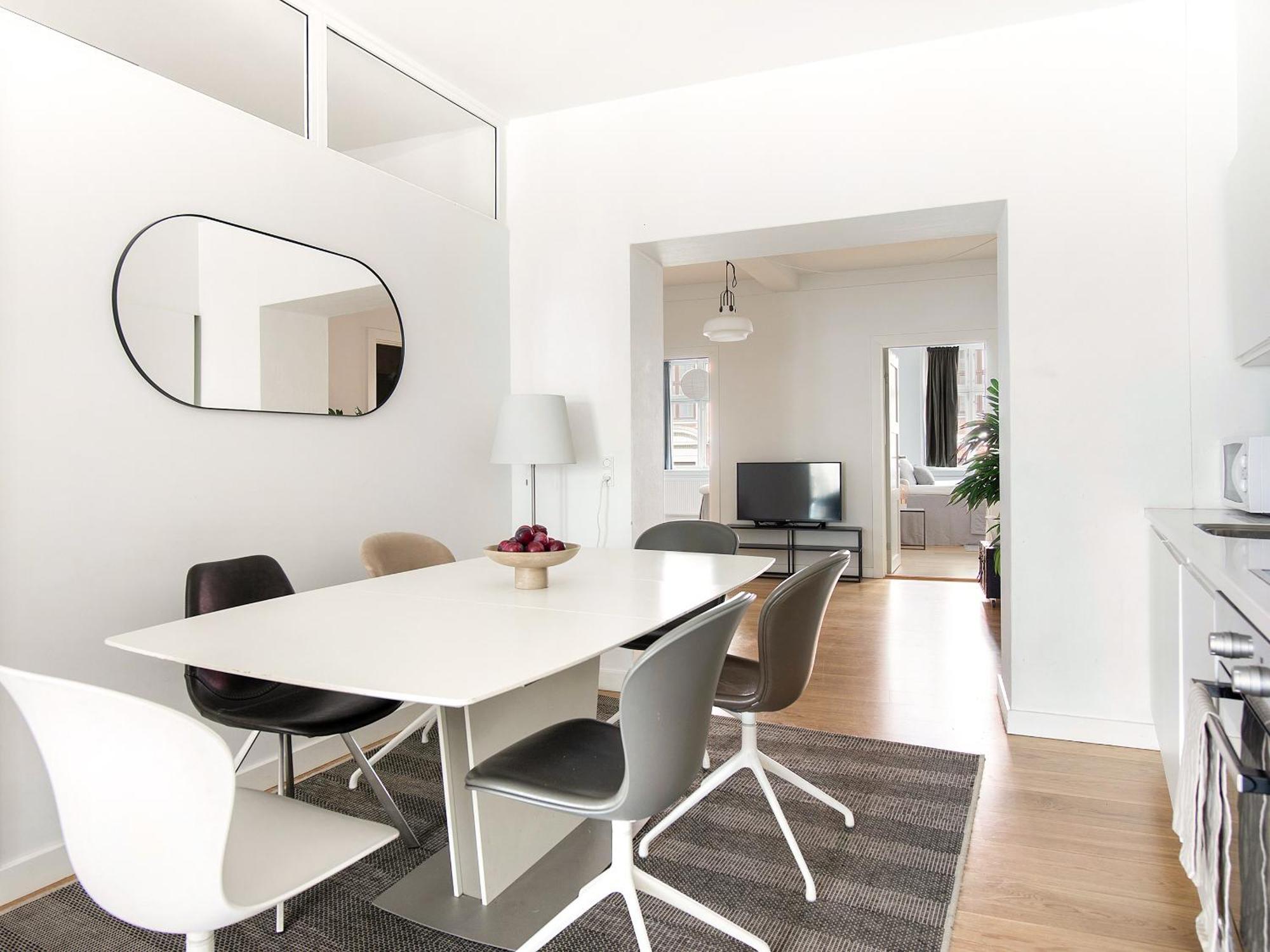 Sanders Leaves - Charming Three-bedroom In Downtown Lejlighed København