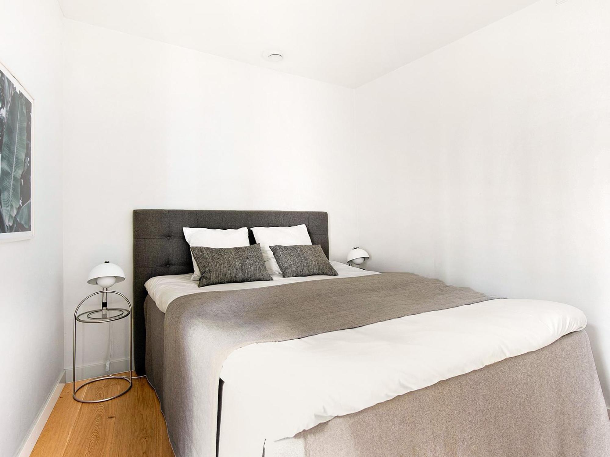 Sanders Leaves - Charming Three-bedroom In Downtown *